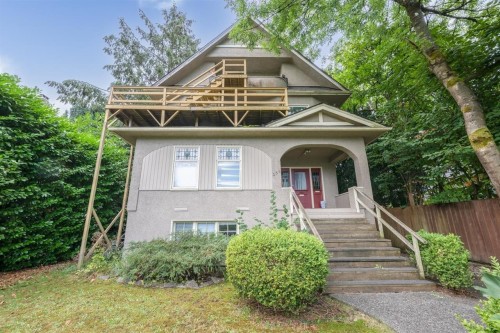 236 12Th Avenue W, Vancouver, BC 