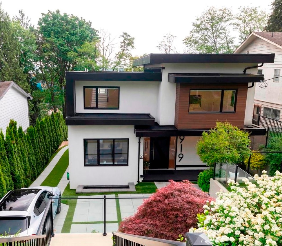 919 4Th Street E, North Vancouver, BC