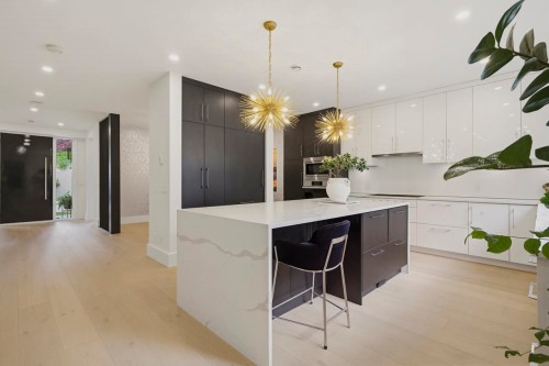 919 4Th Street E, North Vancouver, BC 