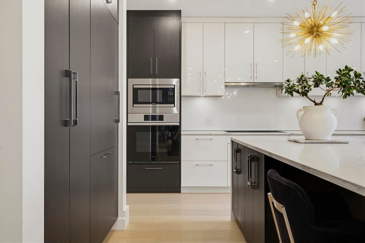 919 4Th Street E, North Vancouver, BC