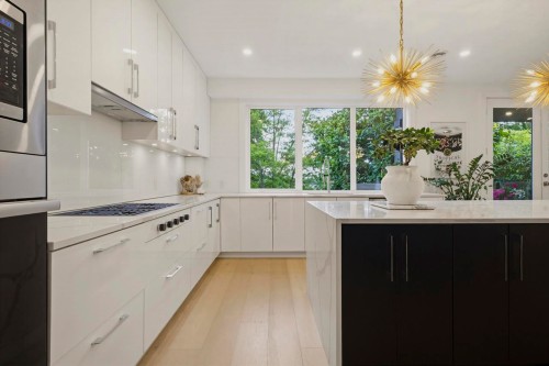 919 4Th Street E, North Vancouver, BC 