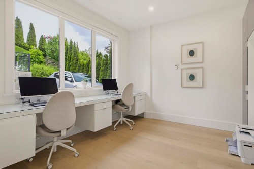 919 4Th Street E, North Vancouver, BC 