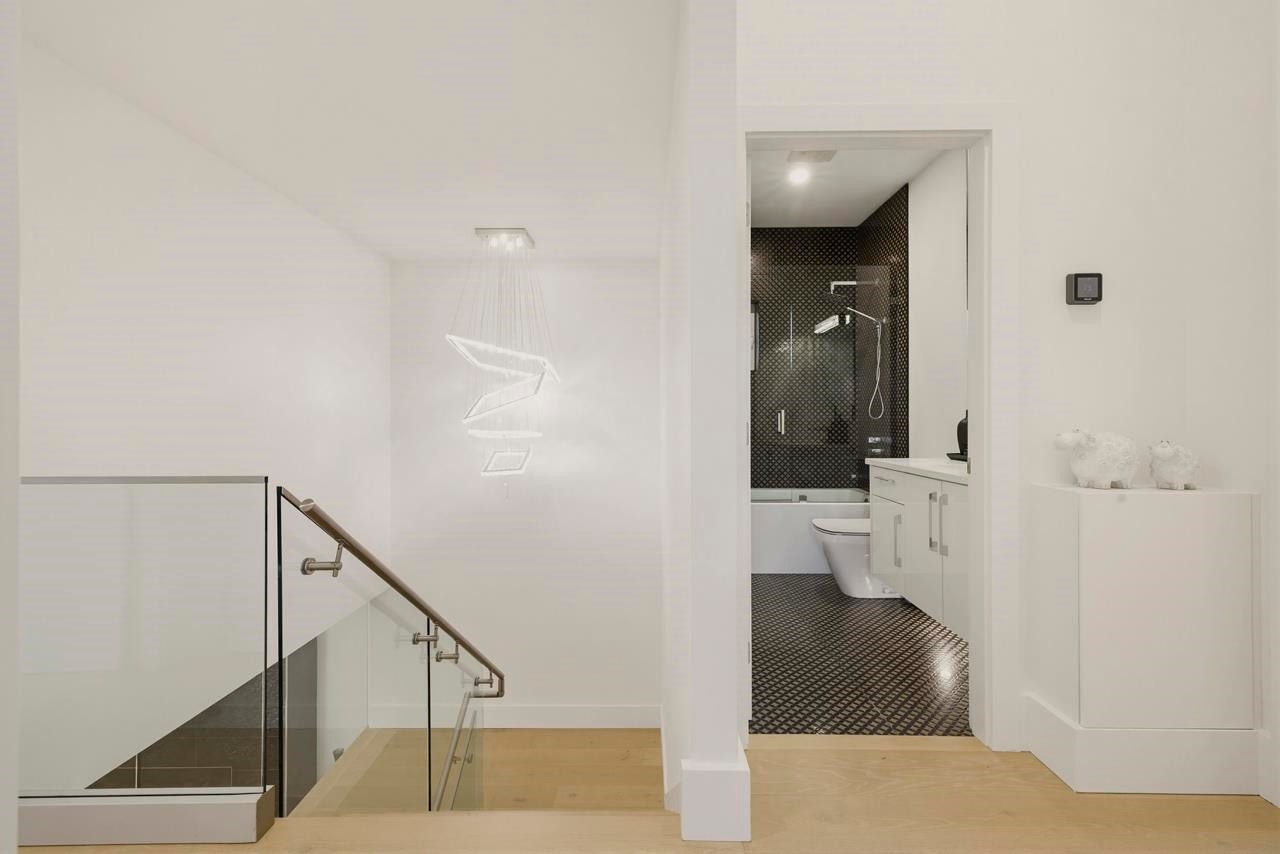 919 4Th Street E, North Vancouver, BC