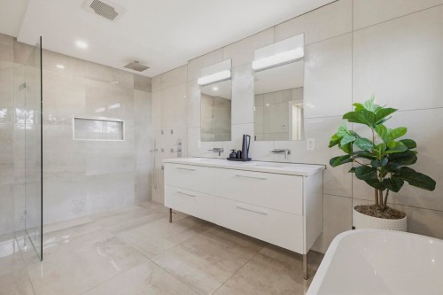 919 4Th Street E, North Vancouver, BC 