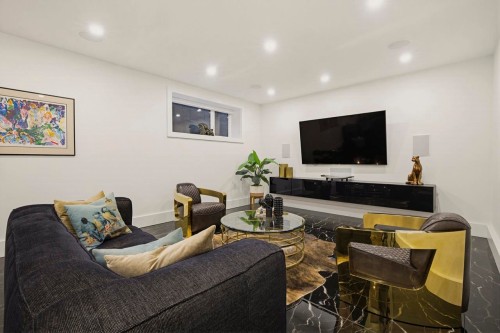 919 4Th Street E, North Vancouver, BC 
