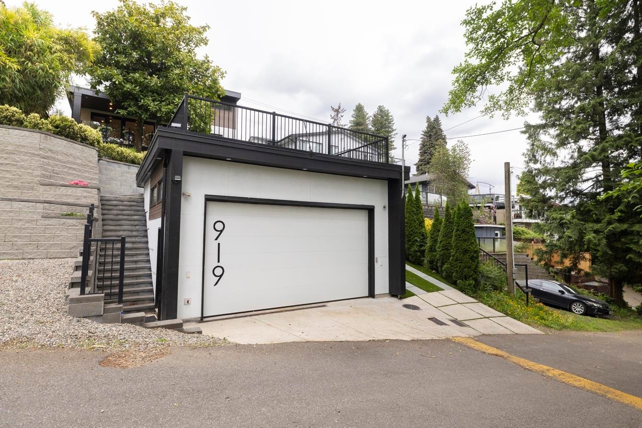 919 4Th Street E, North Vancouver, BC