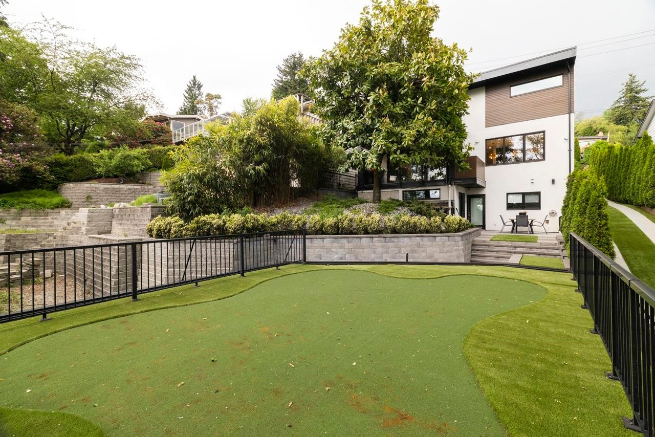 919 4Th Street E, North Vancouver, BC