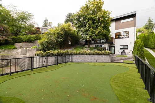 919 4Th Street E, North Vancouver, BC 