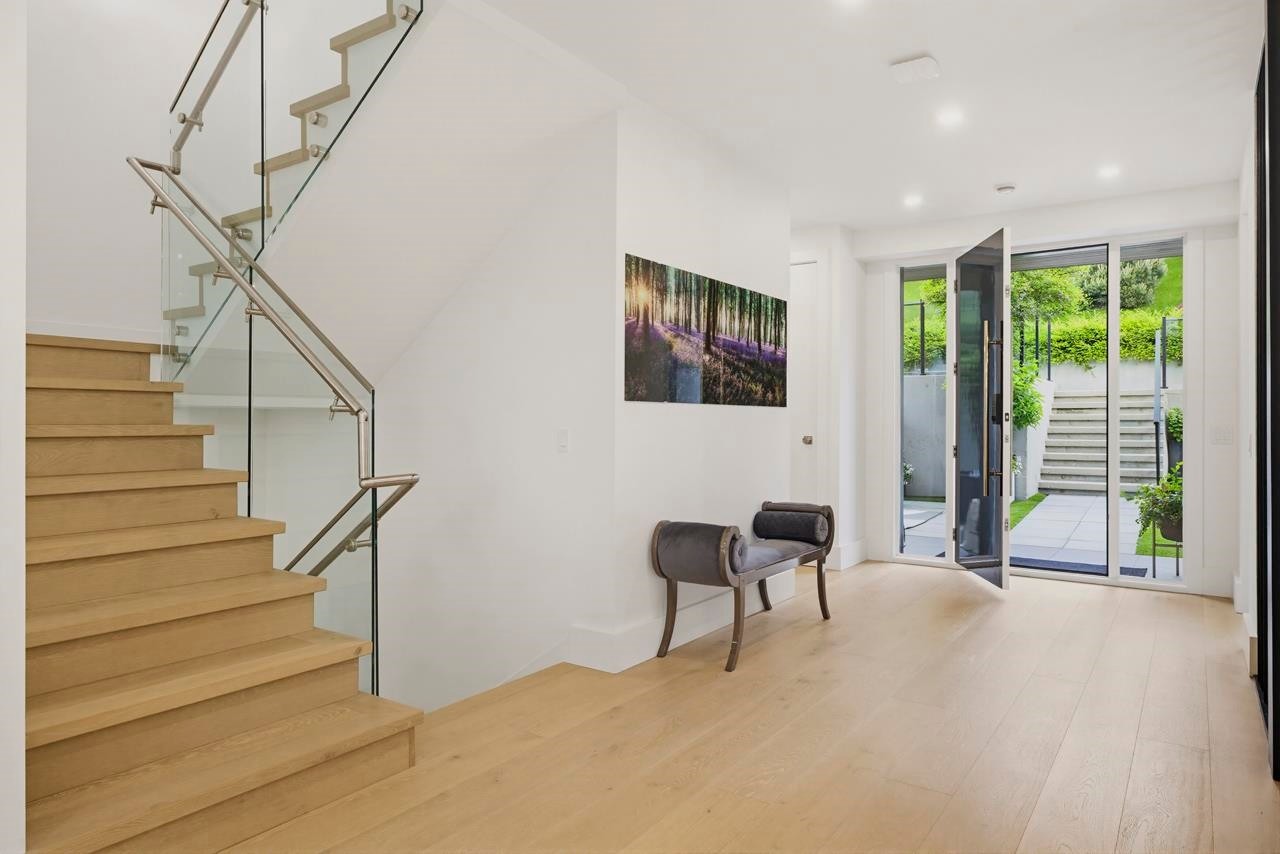 919 4Th Street E, North Vancouver, BC