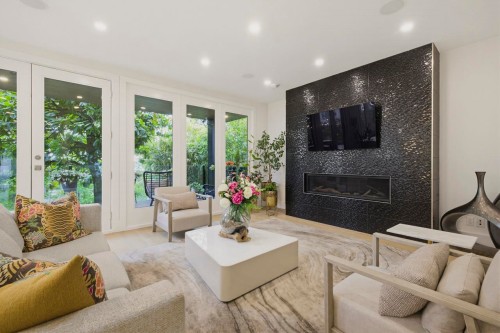 919 4Th Street E, North Vancouver, BC 