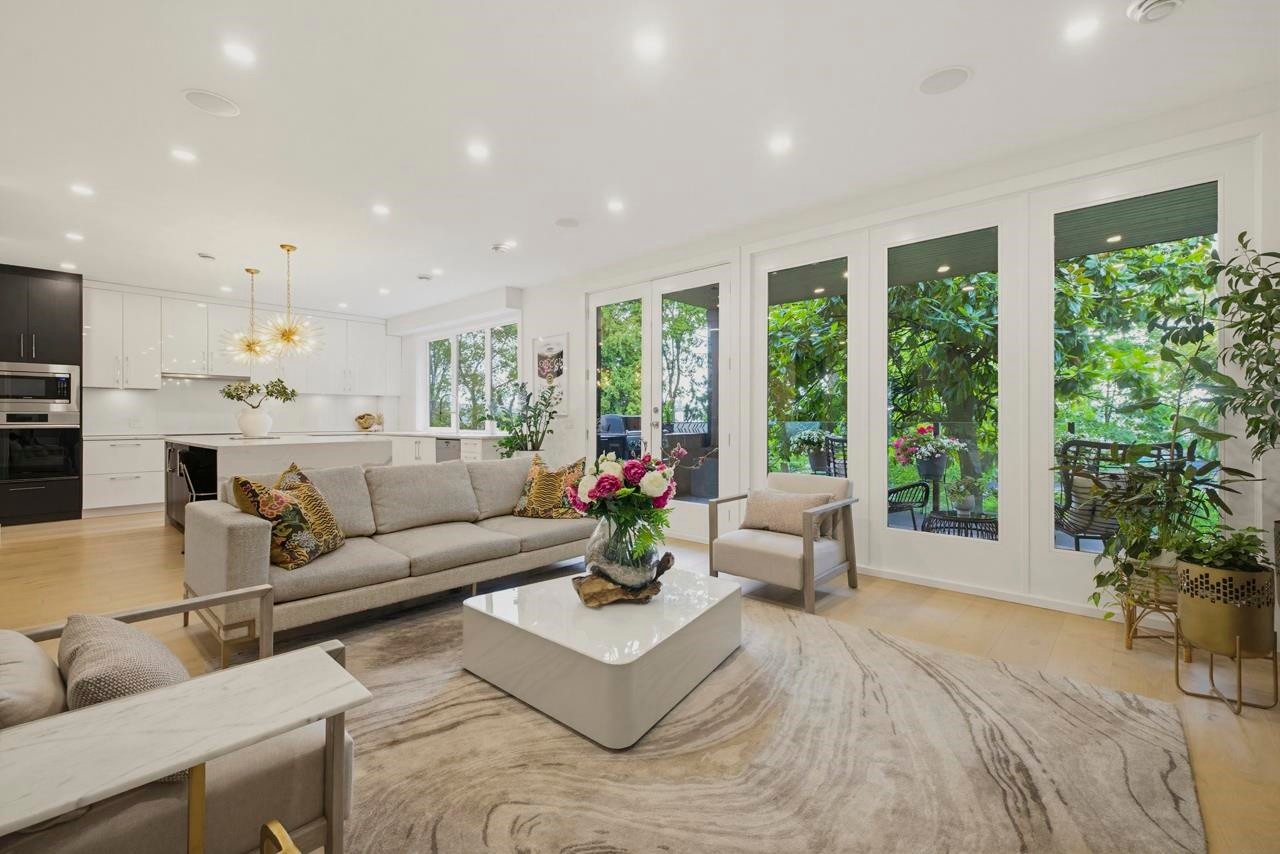919 4Th Street E, North Vancouver, BC