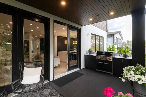919 4Th Street E, North Vancouver, BC 