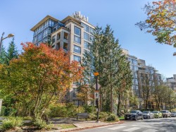 401-9300 University Crescent  Burnaby, BC V5A 4X9