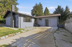 760 Brookside Place Gibsons, BC V0N 1V9
