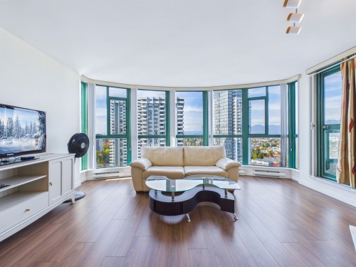 1705-5833 Wilson Avenue  Burnaby, BC V5H 4R8