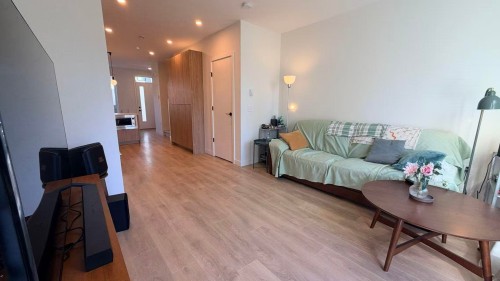 2Xx-715 Ducklow Street, Coquitlam, BC 