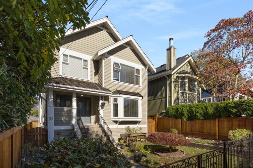 35 15Th Avenue W, Vancouver, BC 