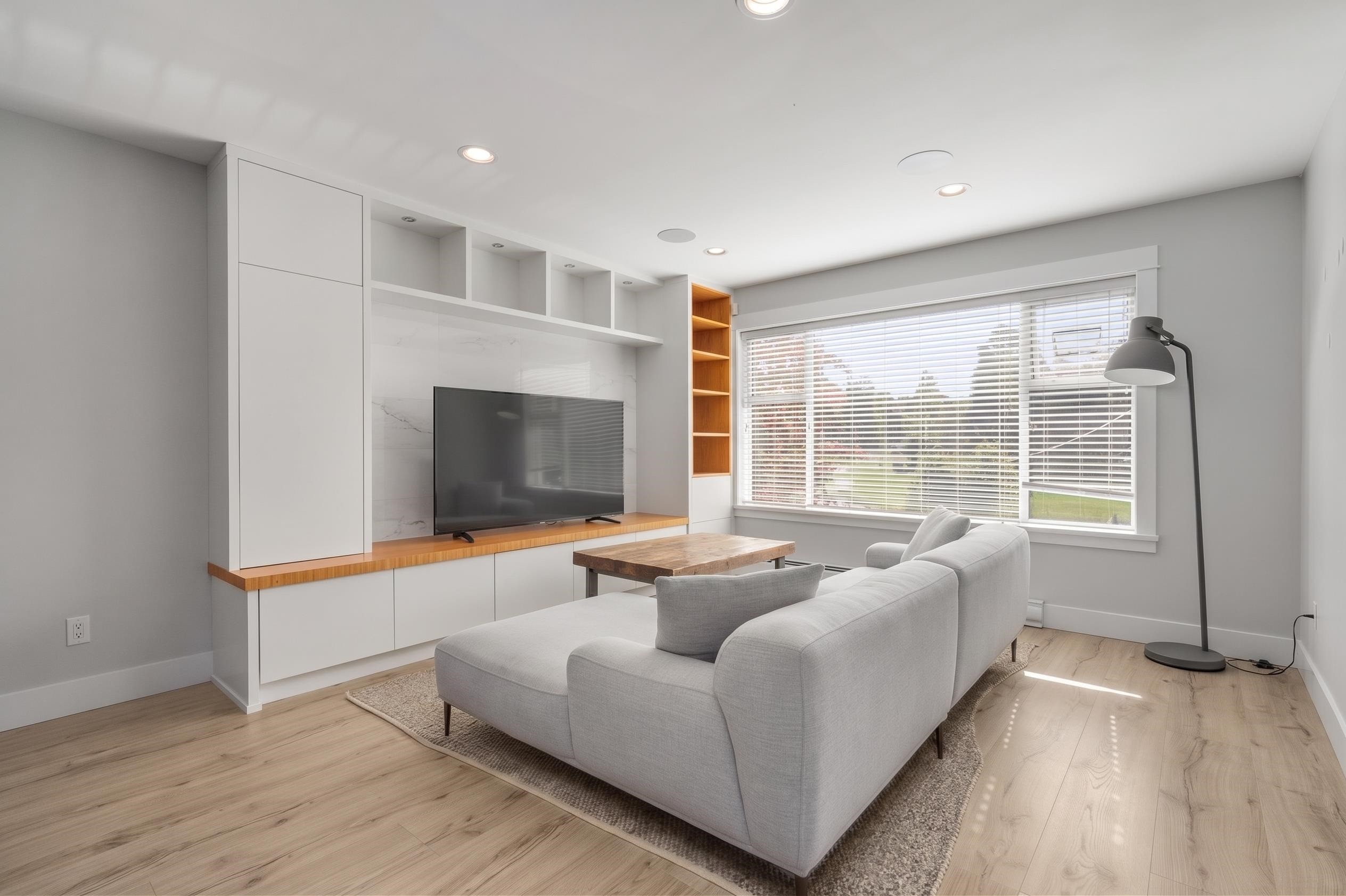 35 15Th Avenue W, Vancouver, BC