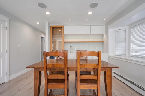 35 15Th Avenue W, Vancouver, BC 