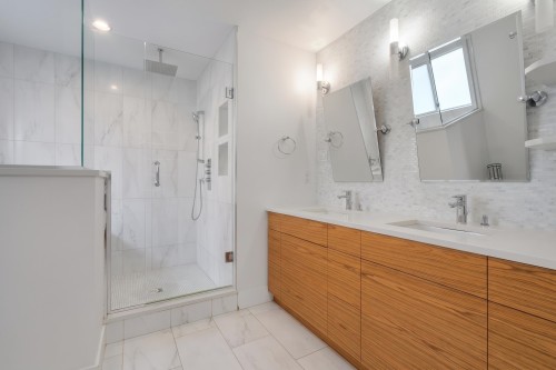 35 15Th Avenue W, Vancouver, BC 