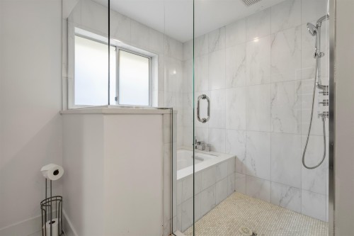 35 15Th Avenue W, Vancouver, BC 