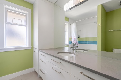 35 15Th Avenue W, Vancouver, BC 