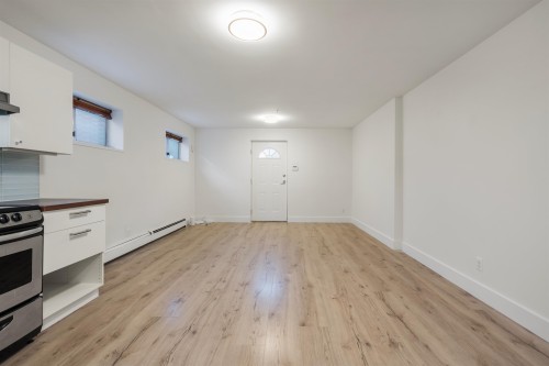35 15Th Avenue W, Vancouver, BC 