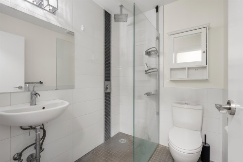 35 15Th Avenue W, Vancouver, BC 