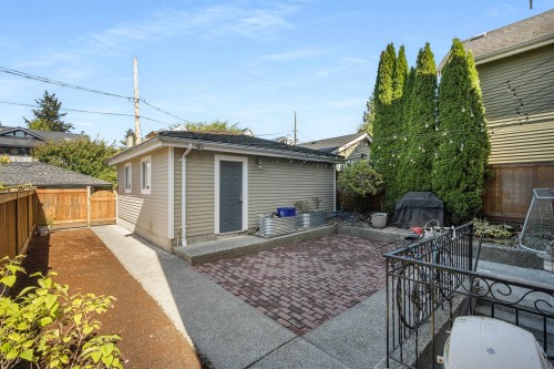 35 15Th Avenue W, Vancouver, BC 