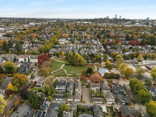 35 15Th Avenue W, Vancouver, BC 
