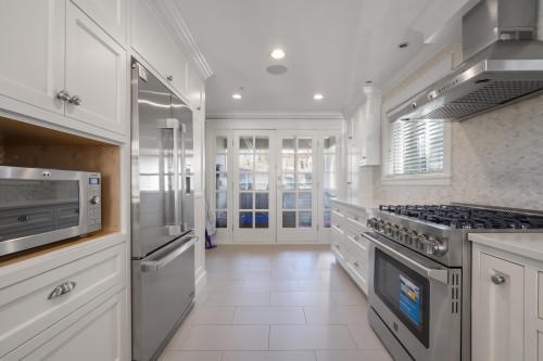 35 15Th Avenue W, Vancouver, BC 