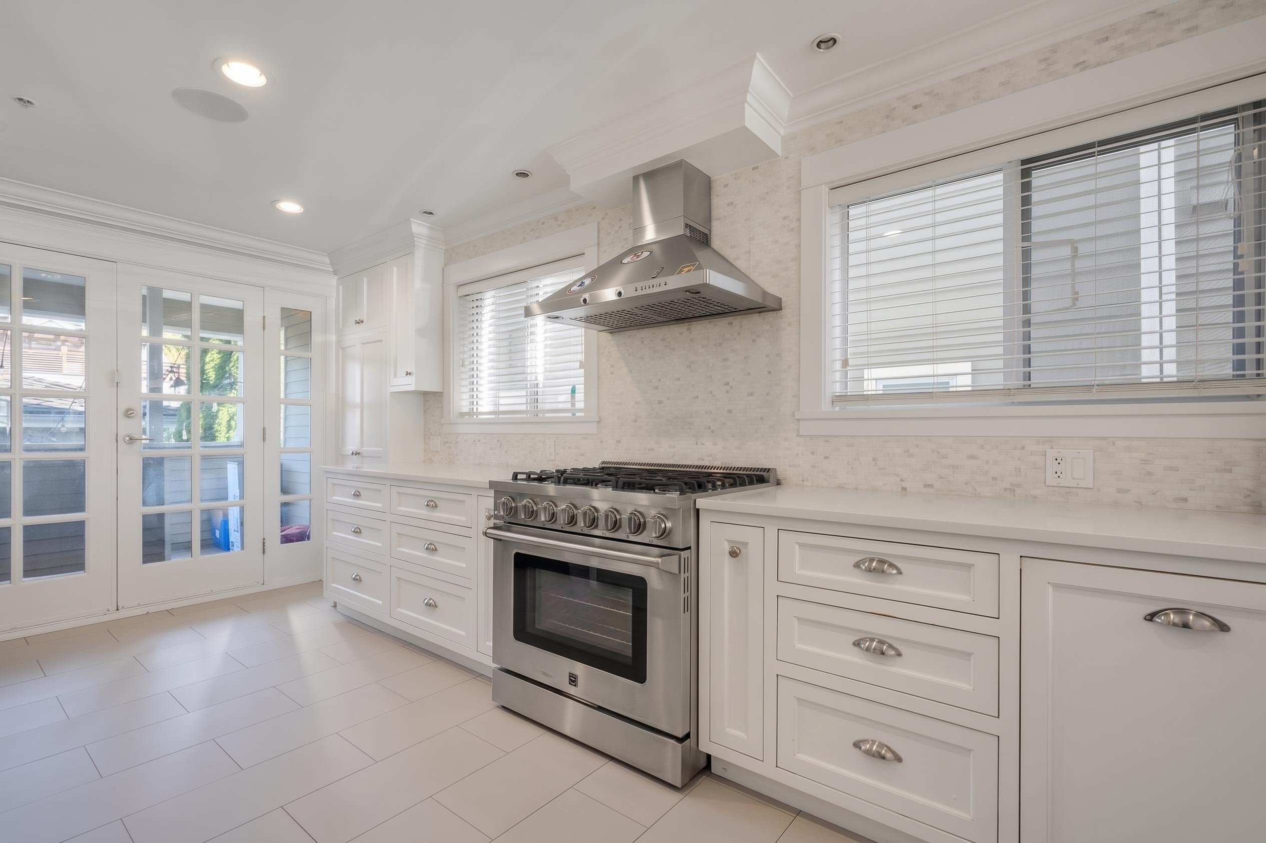 35 15Th Avenue W, Vancouver, BC
