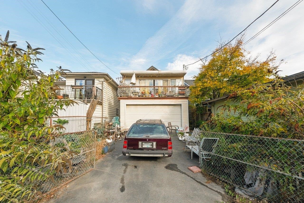 2214 4Th Avenue E, Vancouver, BC