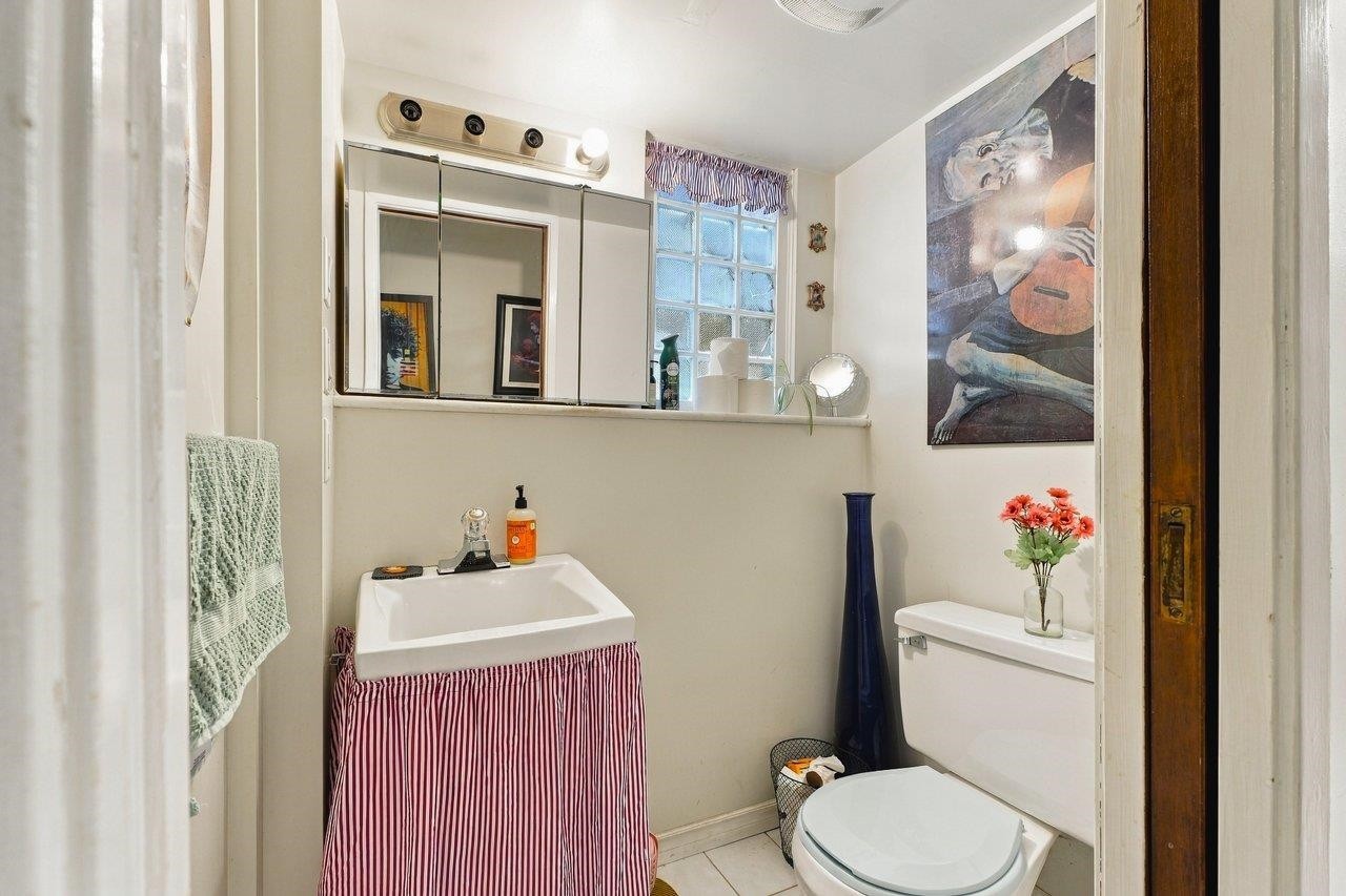 2214 4Th Avenue E, Vancouver, BC
