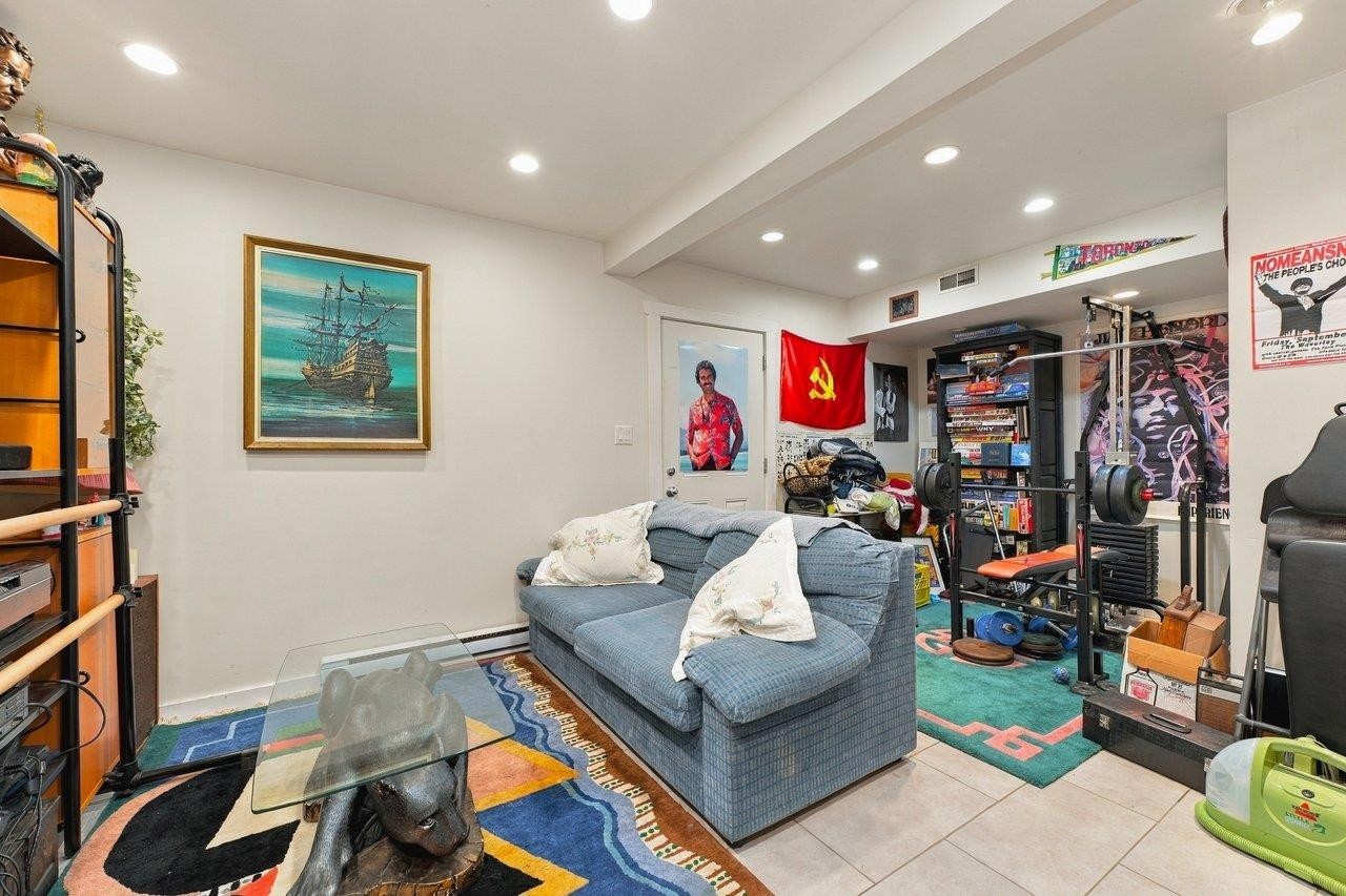 2214 4Th Avenue E, Vancouver, BC