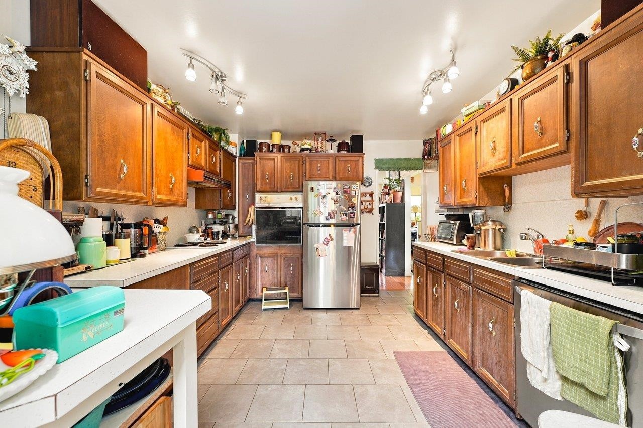 2214 4Th Avenue E, Vancouver, BC