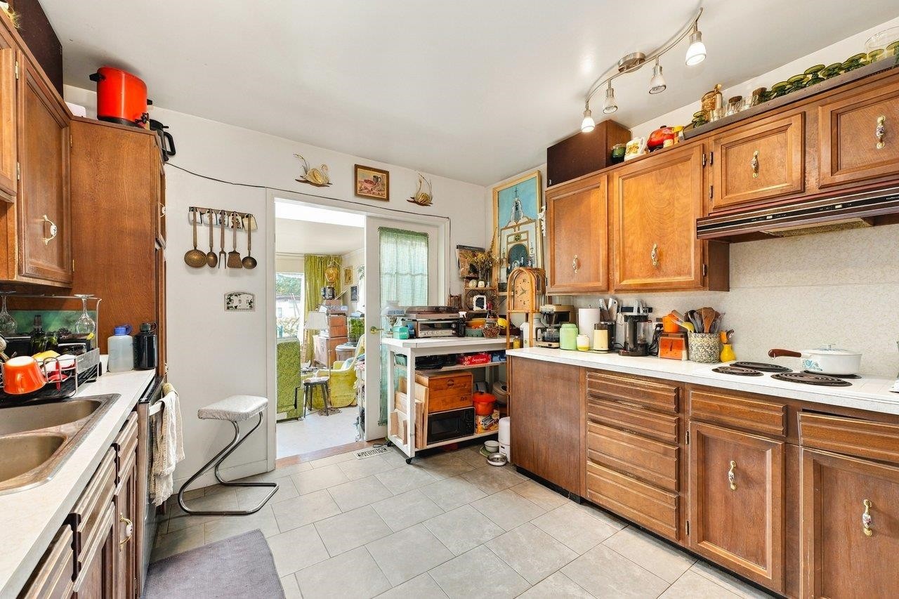 2214 4Th Avenue E, Vancouver, BC