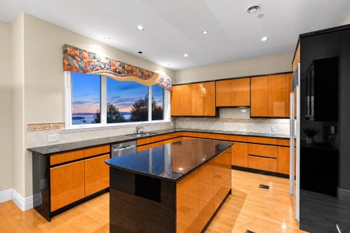 1579 Errigal Place, West Vancouver, BC 