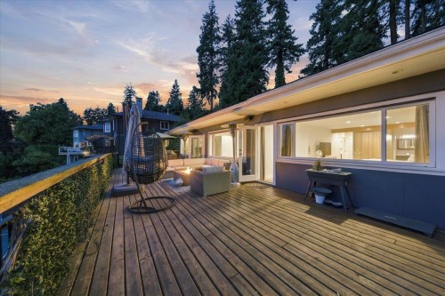 1095 Keith Road W, North Vancouver, BC 
