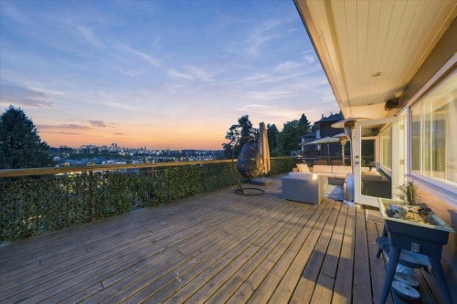 1095 Keith Road W, North Vancouver, BC 