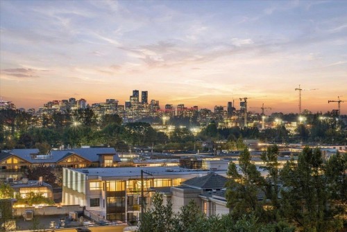 1095 Keith Road W, North Vancouver, BC 