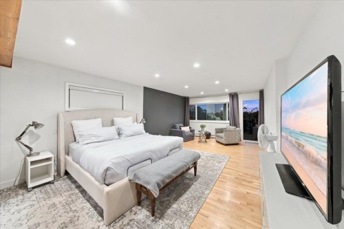 1095 Keith Road W, North Vancouver, BC 