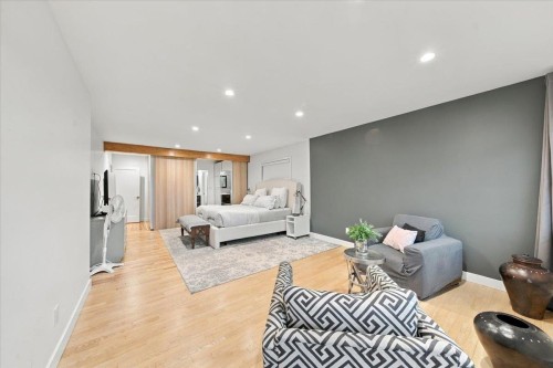 1095 Keith Road W, North Vancouver, BC 