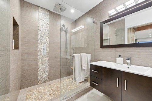 1095 Keith Road W, North Vancouver, BC 