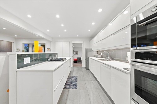 1095 Keith Road W, North Vancouver, BC 