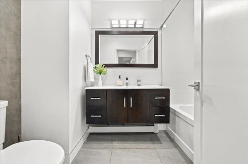 1095 Keith Road W, North Vancouver, BC 