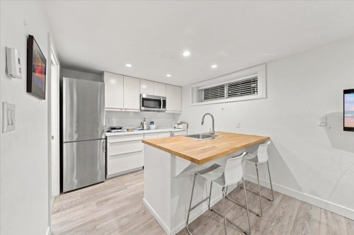 1095 Keith Road W, North Vancouver, BC 