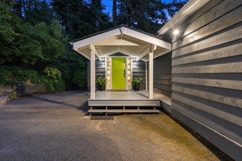 1095 Keith Road W, North Vancouver, BC 