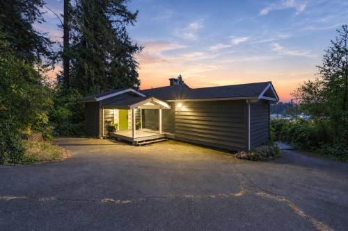 1095 Keith Road W, North Vancouver, BC 