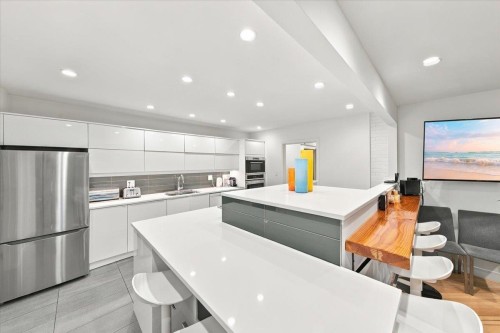 1095 Keith Road W, North Vancouver, BC 